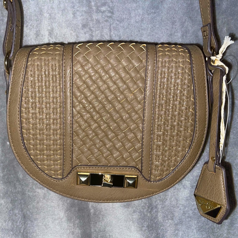 BNWT Jessica Simpson Jenna crossbody woven faux leather handbag. Color: Henna.